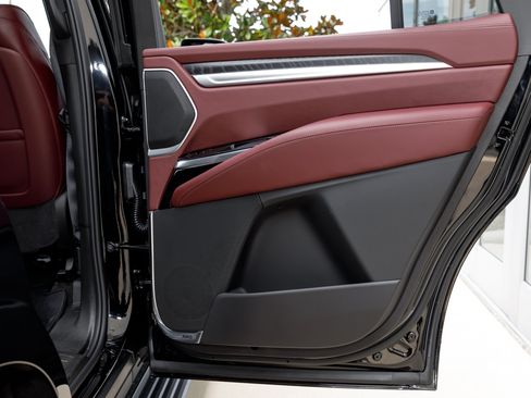 Used 2026 Cadillac Escalade Sport AWD/4WD image 32