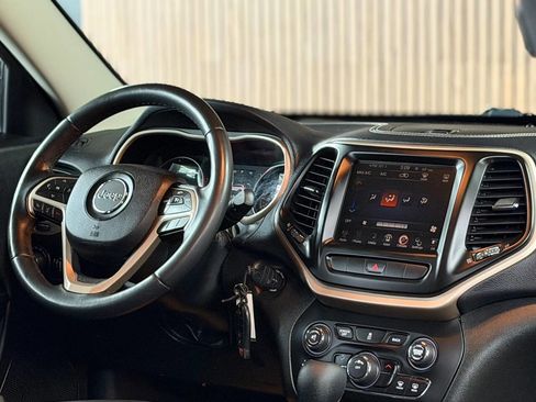 Used 2015 Jeep Cherokee Latitude image 4