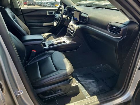 Certified 2023 Ford Explorer XLT w/ Equipment Group 202A RWD image 15