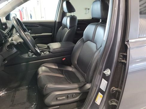 Used 2025 Honda Pilot EX-L image 9
