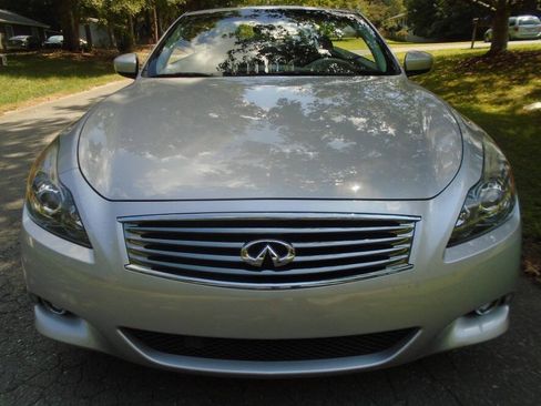 Used 2013 INFINITI G37 Convertible w/ Premium Pkg RWD image 2