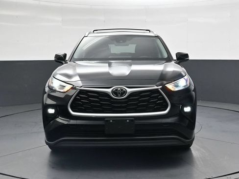 Used 2023 Toyota Highlander XLE AWD/4WD image 10
