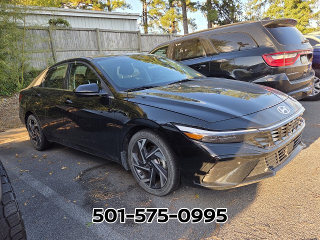 Used 2025 Hyundai Elantra SEL FWD image 5