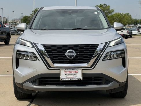 Used 2023 Nissan Rogue SV image 8