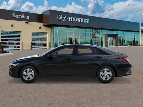 New 2026 Hyundai Elantra SE FWD image 3
