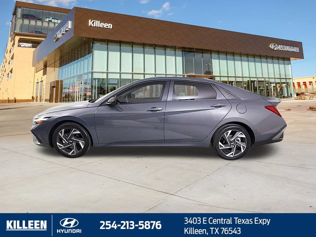 Used 2025 Hyundai Elantra Sport FWD image 5