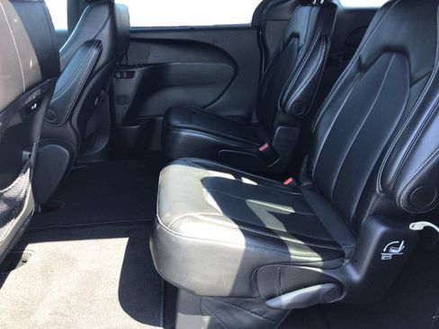 Used 2025 Chrysler Pacifica Select FWD image 10