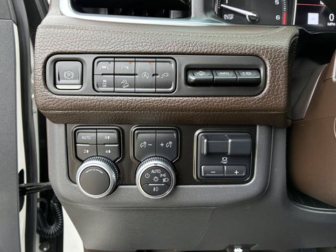 Used 2021 GMC Yukon Denali w/ Denali Premium Package AWD/4WD image 27