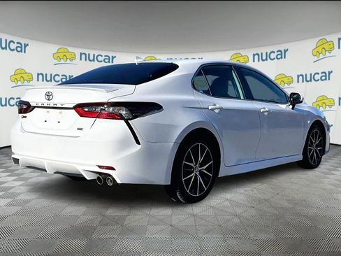 Used 2021 Toyota Camry SE image 6