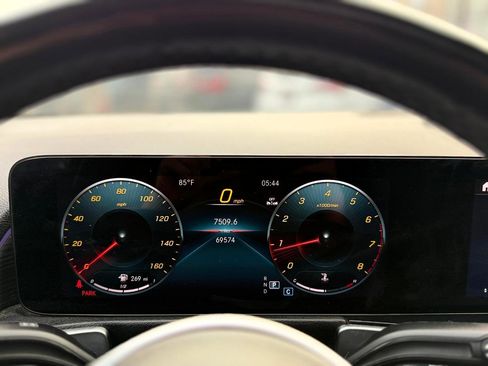 Used 2023 Mercedes-Benz GLB 250 4MATIC w/ Premium Package image 17