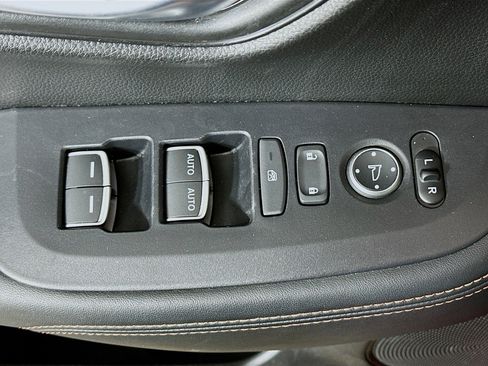 Used 2025 Honda HR-V Sport image 15