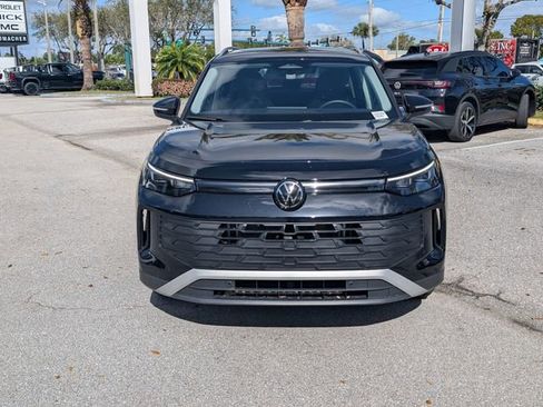 Certified 2025 Volkswagen Tiguan S w/ 18" Wheel Package image 2