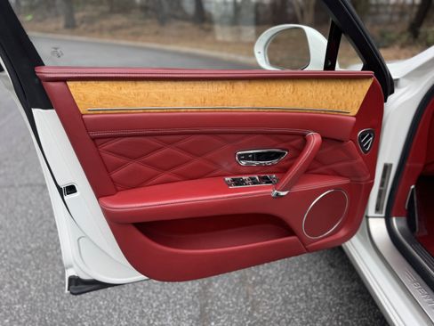 Used 2016 Bentley Flying Spur V8 image 23