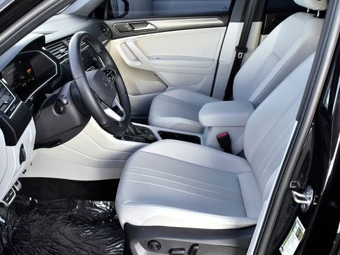 Used 2023 Volkswagen Tiguan SE R-Line image 11