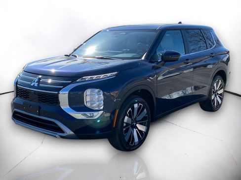 New 2025 Mitsubishi Outlander SE image 2