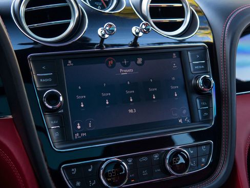 Used 2020 Bentley Bentayga Speed image 32