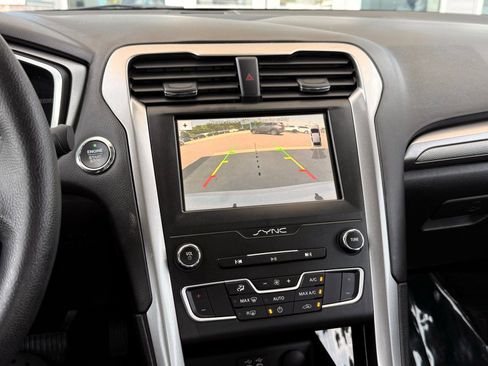 Used 2019 Ford Fusion SE FWD image 32