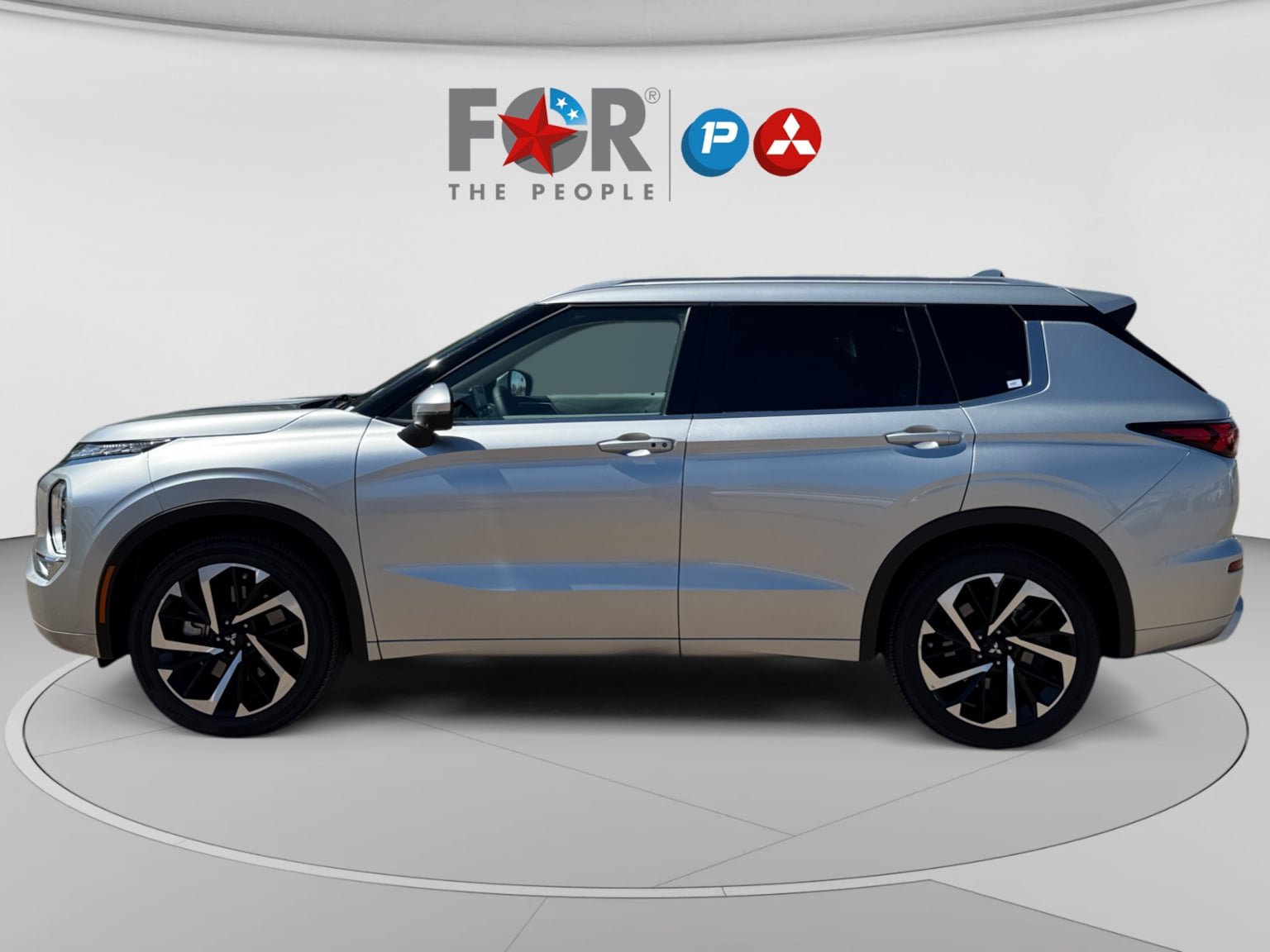 Used 2023 Mitsubishi Outlander SEL FWD image 2
