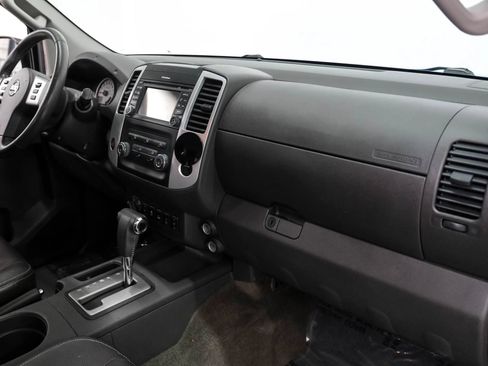 Used 2015 Nissan Xterra PRO-4X w/ Pro-4x Leather Package AWD/4WD image 12
