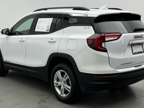 Used 2023 GMC Terrain SLE w/ Driver Convenience Package image 5