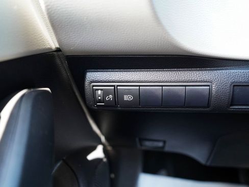 Used 2021 Toyota Corolla LE FWD image 27