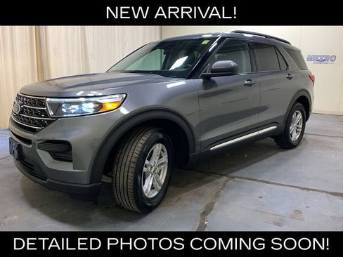 Used 2023 Ford Explorer XLT AWD/4WD image 7