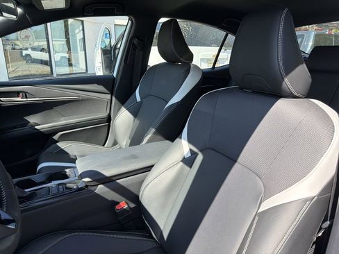 Used 2025 Toyota Camry SE image 12