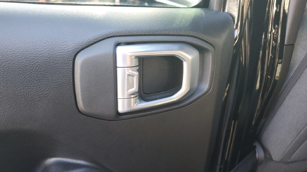Used 2024 Jeep Wrangler Unlimited Sport AWD/4WD image 16