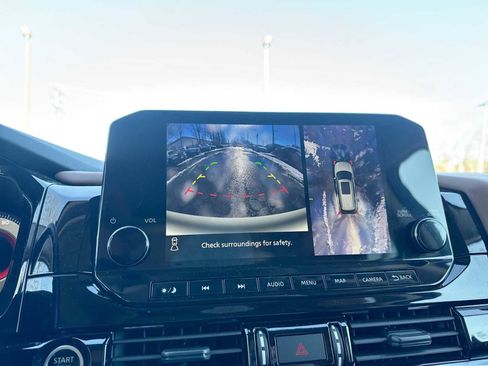 Used 2023 Nissan Pathfinder Platinum image 29