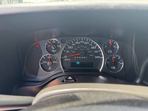 Used 2021 Chevrolet Express 2500 RWD image 23