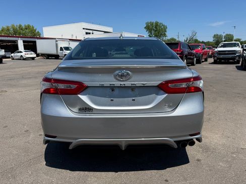 Used 2020 Toyota Camry SE FWD image 4
