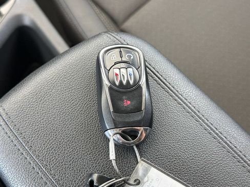 Used 2025 Buick Encore GX Preferred AWD/4WD image 17