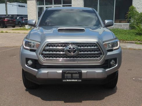Used 2017 Toyota Tacoma TRD Sport AWD/4WD image 9