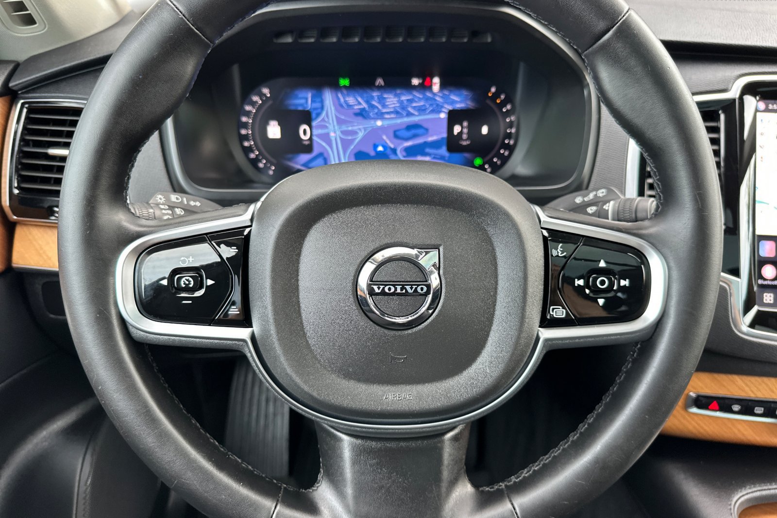 Used 2025 Volvo XC90 B6 Plus w/ Protection Package Premier AWD/4WD image 27