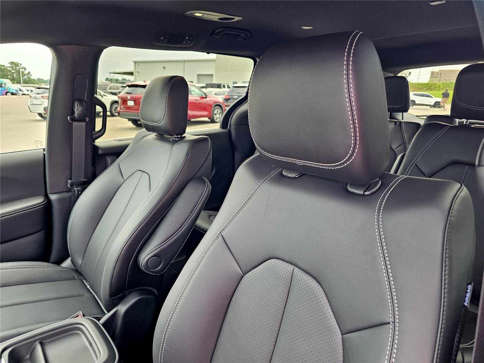 New 2027 Chrysler Pacifica Select FWD image 17