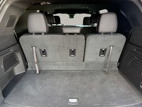 Used 2025 Chevrolet Traverse LT image 22