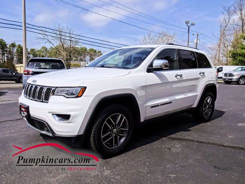 Used 2018 Jeep Grand Cherokee Limited w/ Luxury Group II image 2