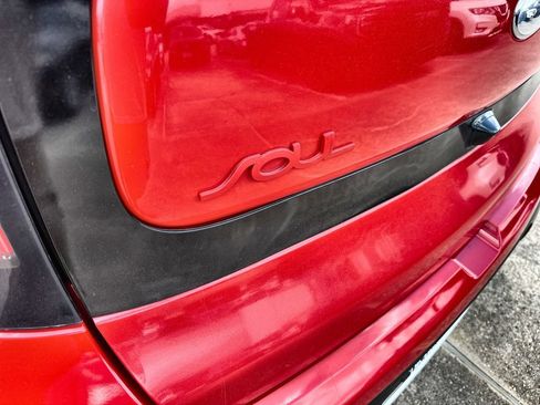 Used 2018 Kia Soul ! FWD image 14