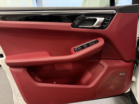Certified 2023 Porsche Macan S image 15