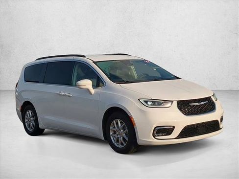 Used 2022 Chrysler Pacifica Touring-L FWD image 3