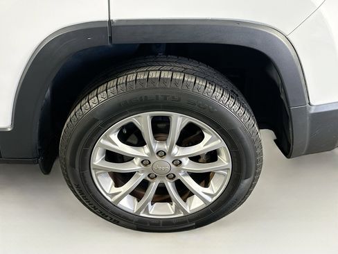 Used 2019 Jeep Cherokee Latitude w/ Popular Appearance Group image 11