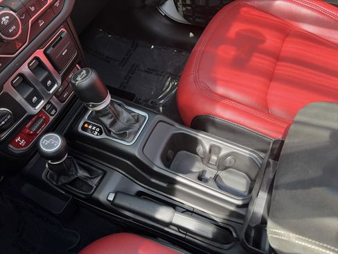 Used 2024 Jeep Wrangler Rubicon w/ Technology Group image 24