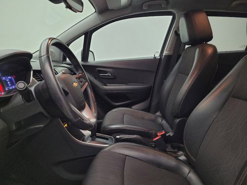 Used 2020 Chevrolet Trax LT w/ LT Convenience Package AWD/4WD image 17