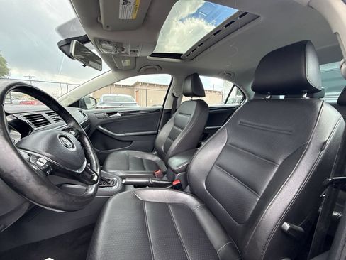 Used 2017 Volkswagen Jetta SEL FWD image 17