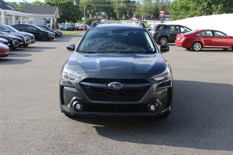 Used 2025 Subaru Outback Premium AWD/4WD image 3