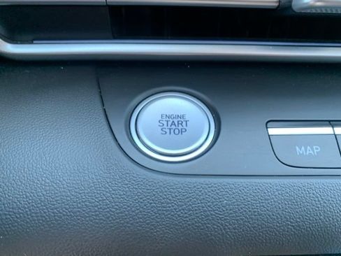 Certified 2025 Hyundai Elantra Limited FWD image 19