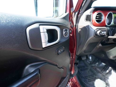 Used 2021 Jeep Wrangler Unlimited Rubicon AWD/4WD image 7