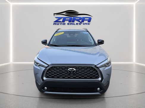 Used 2025 Toyota Corolla Cross XLE image 9
