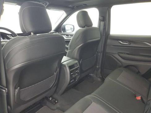 Used 2025 Jeep Grand Cherokee Laredo X RWD image 13