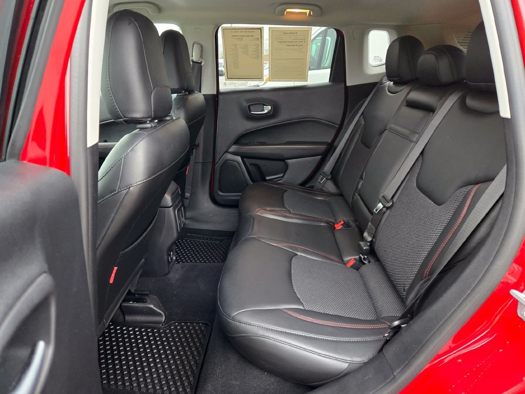 Used 2018 Jeep Compass Trailhawk w/ Cold Weather Group AWD/4WD image 28